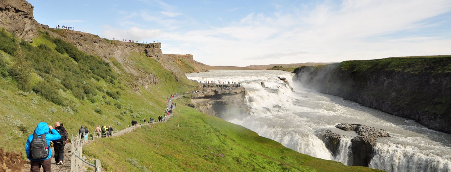 Vackert bergslandskap på Island